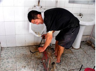 新亚洲体育城专疏通厕所 疏通浴缸 地漏疏通失物打捞