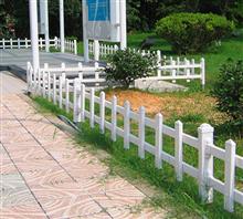 热门购买新型pvc塑钢草坪护栏