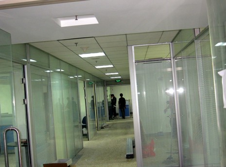 北京双井安装玻璃镜子logo墙
