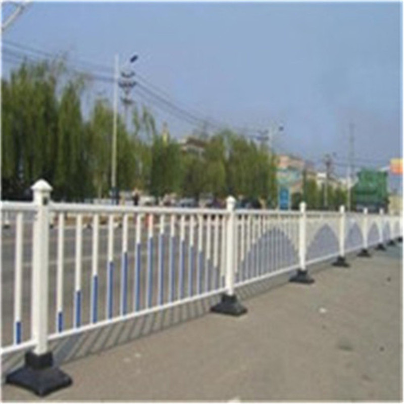 交通设施生产厂家 锌钢市政护栏 警示牌