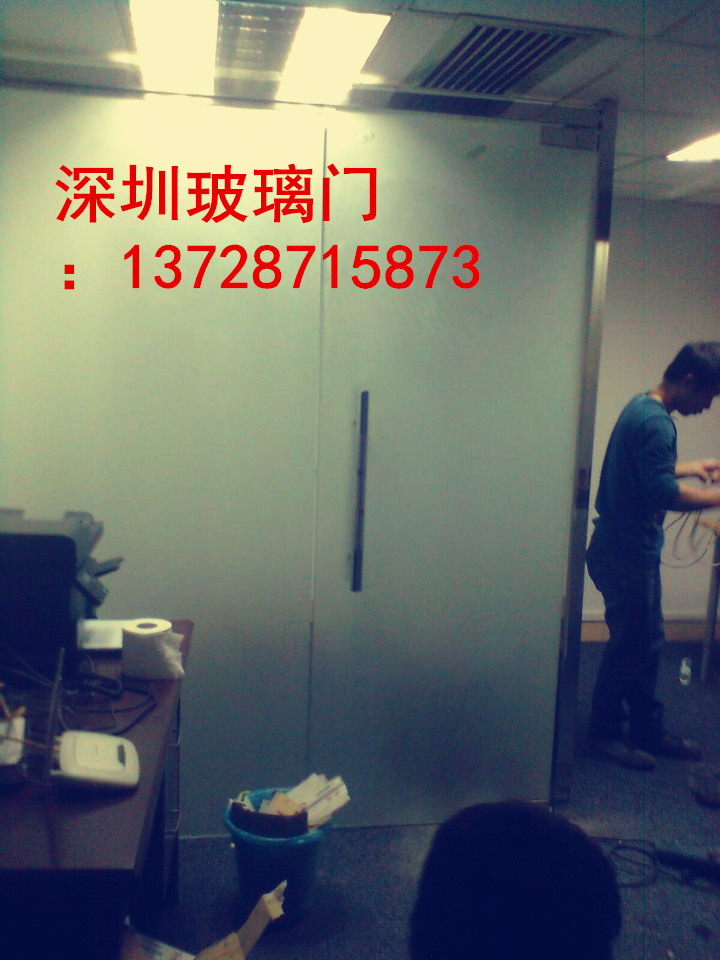 深圳市南山区玻璃门安装价格,微信地弹簧公司