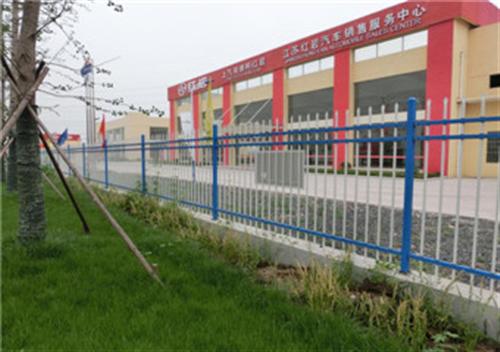厂家热卖经济便宜圈围墙用安全防护栏杆 工厂防护用组装锌钢护栏