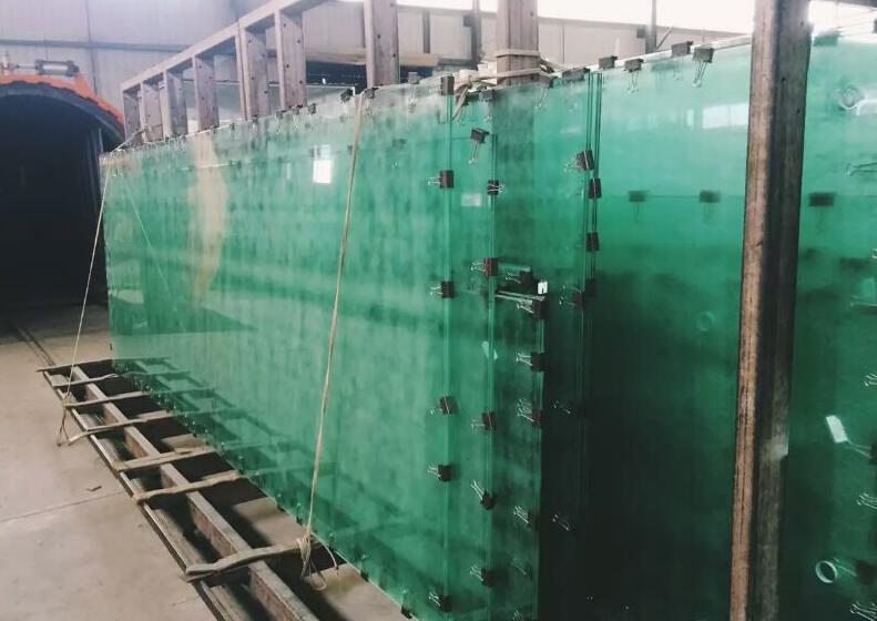 郑州8mm绿色镀膜钢化玻璃