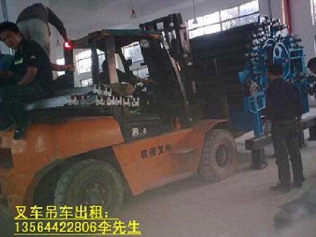 上海浦东新区叉车出租、机器移位进场、川沙镇25吨汽车吊出租