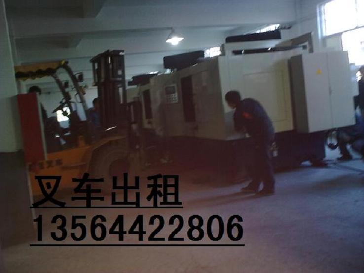 上海嘉定区随车吊出租、机器厂内竖立、3吨叉车出租包年