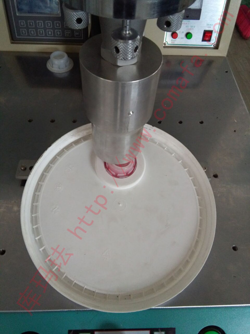 无锡塑料机油桶拉伸盖焊接机生产厂家