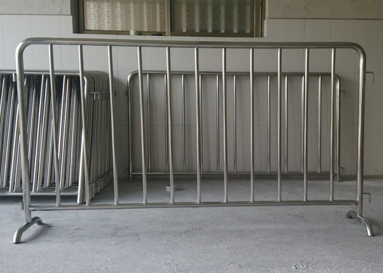 深圳欢乐谷使用桂丰牌不锈钢活动护栏