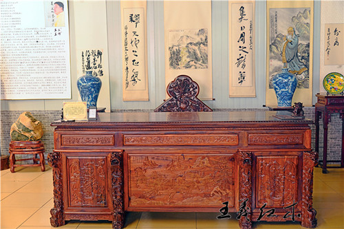 王义红木古典风格雕刻精美的缅甸花梨办公桌红木办公家具