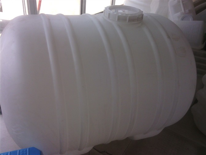 2000L卧式水罐2吨卧式塑料桶