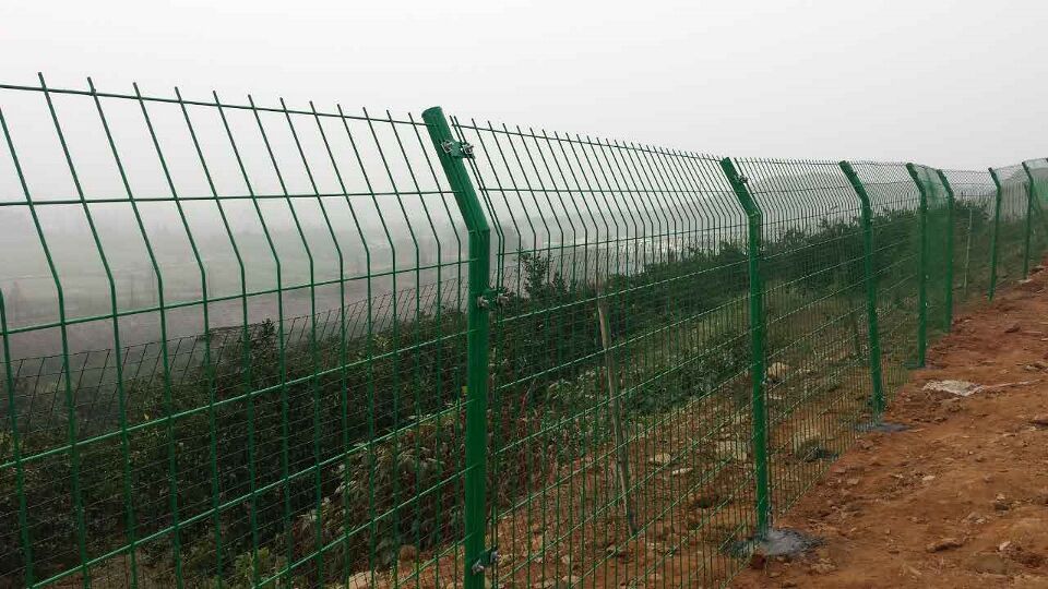 蔡甸钢丝网护栏厂家供应厂家直销浸塑钢丝网护栏防腐性强优质量