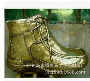 【金马】厂家直销仿真黄金鞋子圆雕 玻璃钢抽象雕塑 大型新款创意