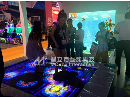 智立方互动科技墙面互动投影有什么特色?|广州儿童互动投影游戏