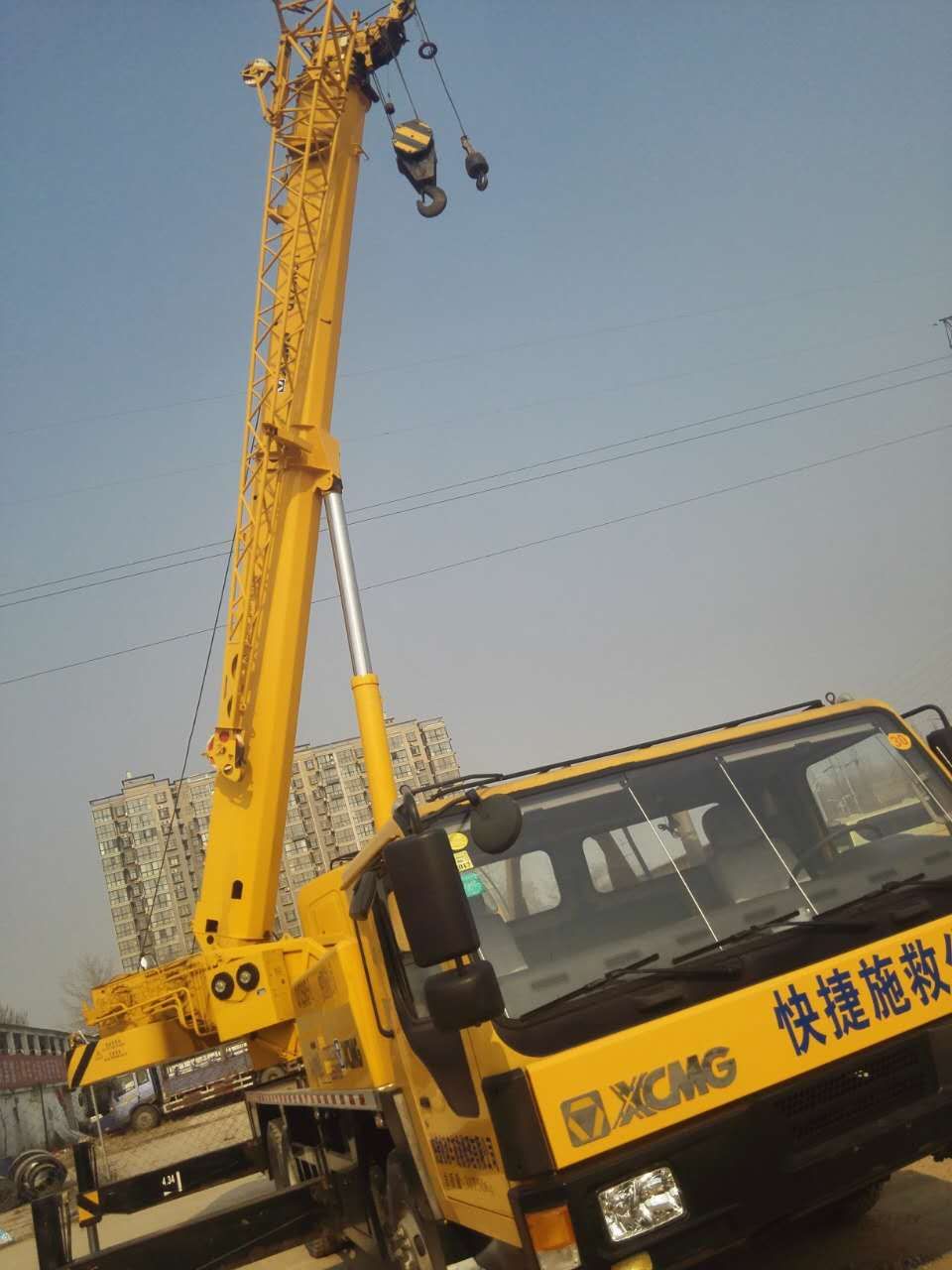 上海泗塘镇3吨叉车出租设备移位就位、宝山50吨汽车吊出租