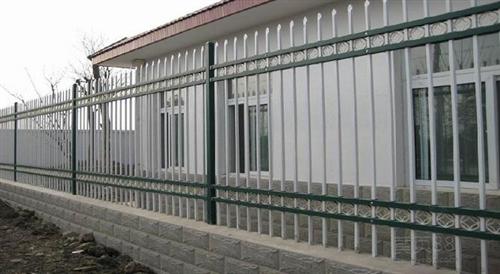 青海锌钢护栏|华星铁艺|锌钢护栏用途