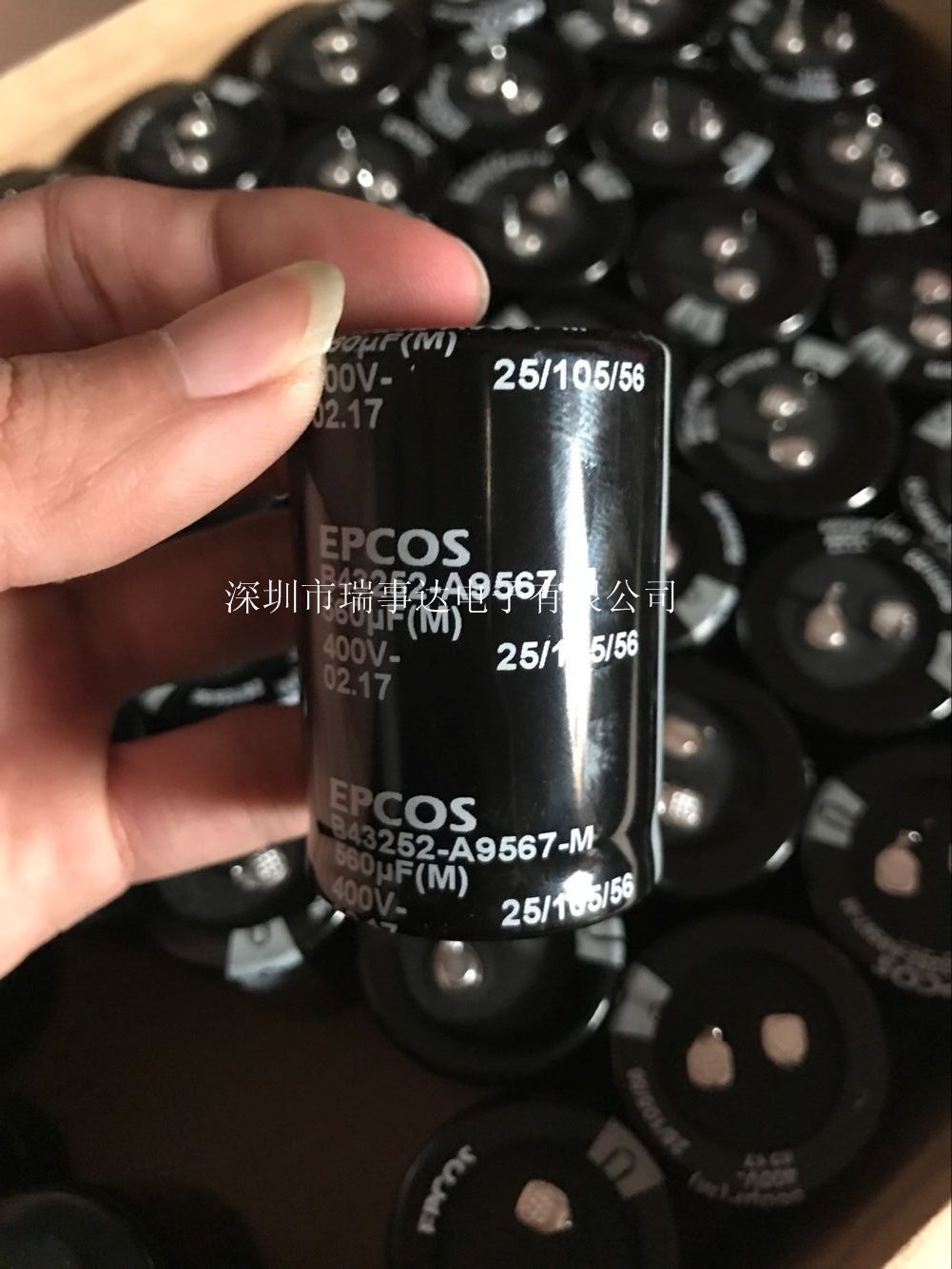 B43252-A9687-M	EPCOS电容器680uF/400V