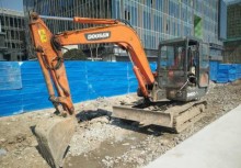 上海虹口区挖掘机出租承接混凝土破碎土石方挖掘