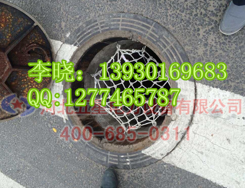 预防“下水道吞人”柳州安装千张“防坠网。市政井安全防坠网