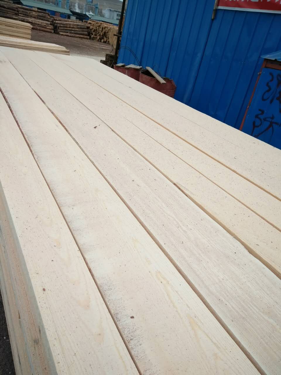 满洲里俄罗斯樟子松板材 防腐木 无节板材 满洲里志立木制品贸易有限公司