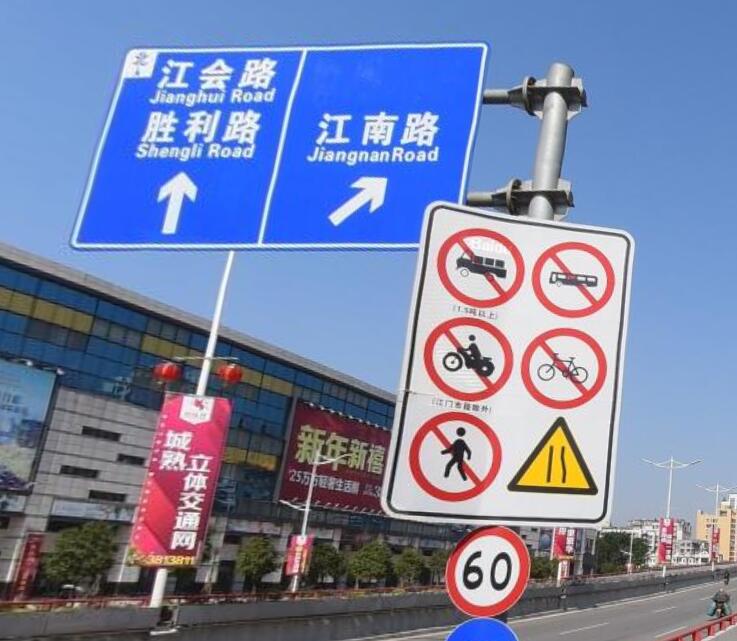 三亚悬臂式交通标志杆标志标牌道路指示牌哪里有生产