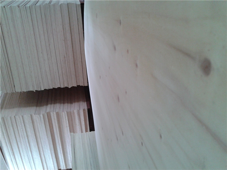 生产15mm漂白杨木面胶合板多层板包装板托盘板