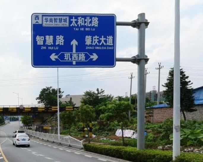 深圳悬臂式交通标志牌道路指示牌标志杆厂家