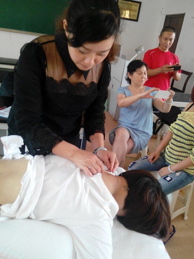 贵港短期针灸培训班 传统针灸技能 学会开店了