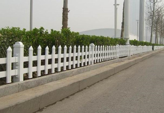 河北秦皇岛绿化护栏生产塑钢护栏彩色PVC护栏
