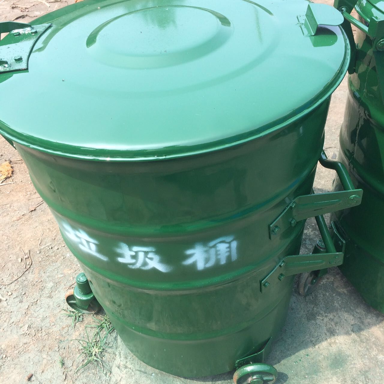 北京哪里可以定制环卫挂车大垃圾桶和分类垃圾桶