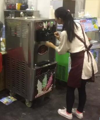 郑州冰淇淋机多少钱 哪里卖有