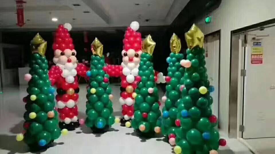 郑州气球装饰:漂亮的圣诞彩球链看这