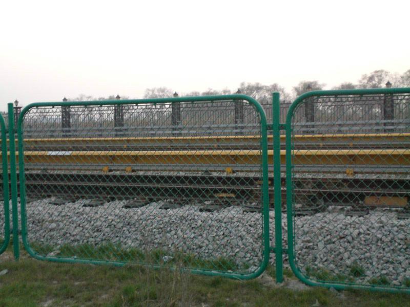 厂家直销铁路护栏网机场围栏Y型安全防御网有现货