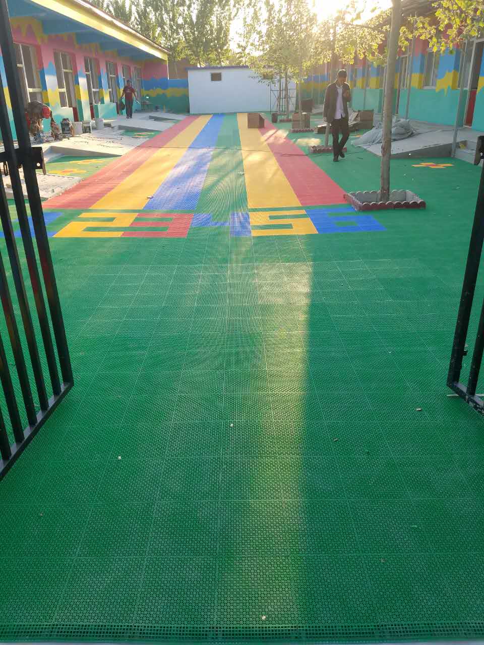 幼儿园悬浮地板天津悬浮地板厂家彩色悬浮地板