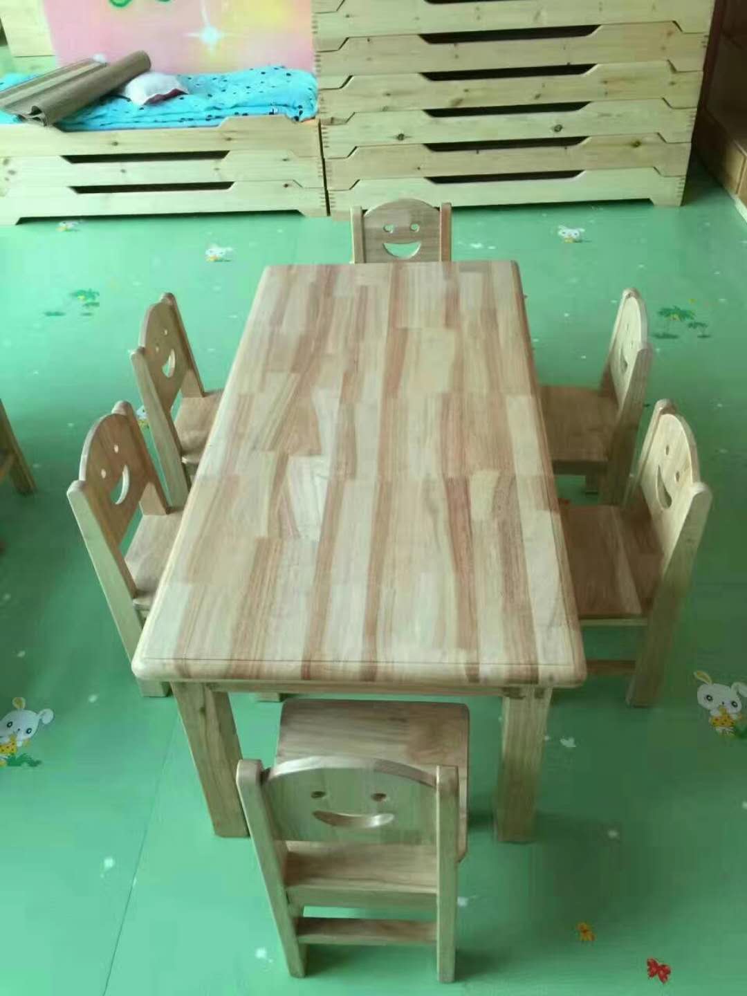 厂家直销木制攀登架,木制课桌椅价格,幼儿园儿童床