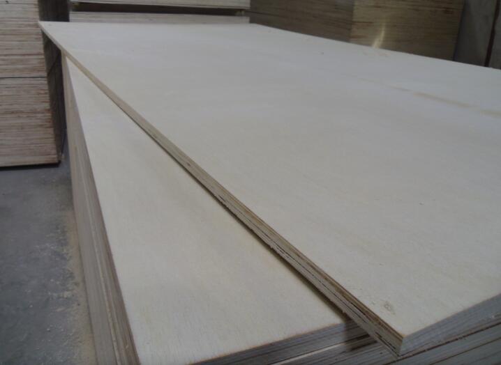 山东临沂加工定制杨木芯多层板一次成型胶合板三夹板三合板3到20m