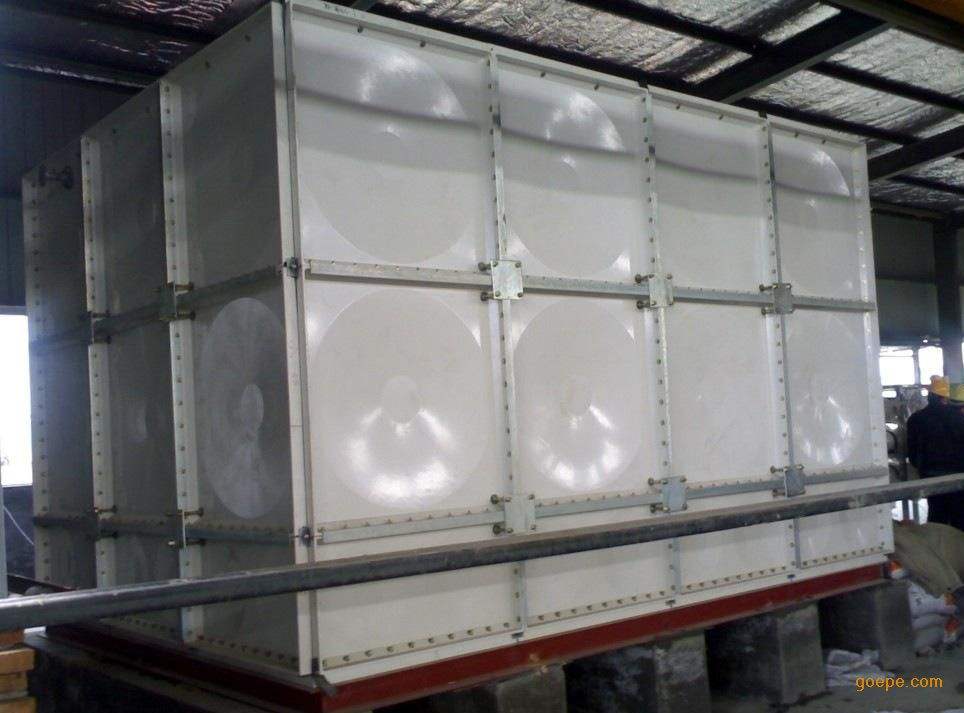 玻璃钢水箱内部使用拉筋各管口法兰均为1.0MPa标准