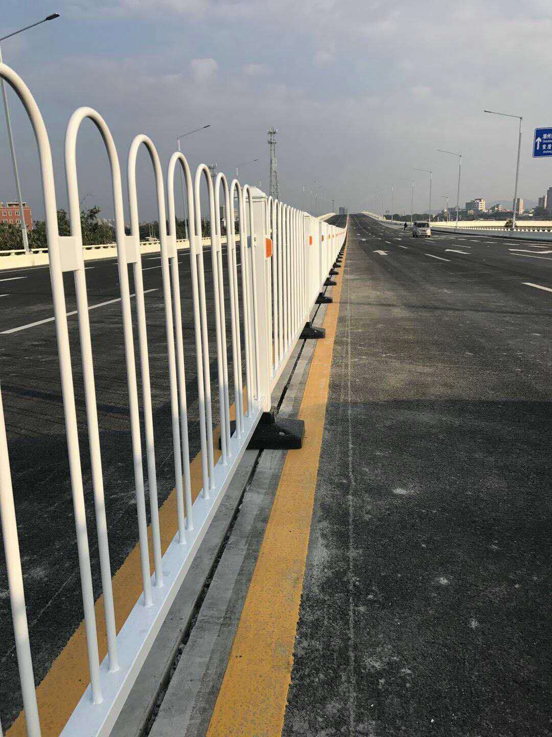 江苏常州道路护栏厂家常规护栏厂家市政护栏隔离栏生产厂