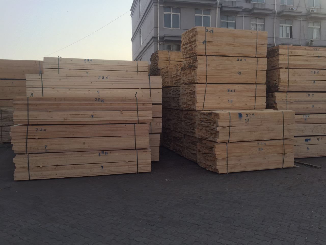 上海铁杉建筑木方价格