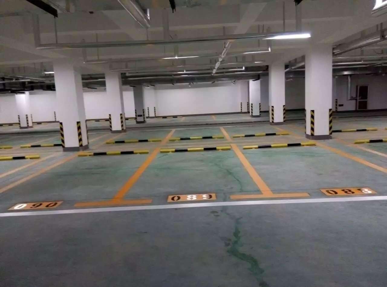重庆交通划线工程施工地下车库停车场车位划线
