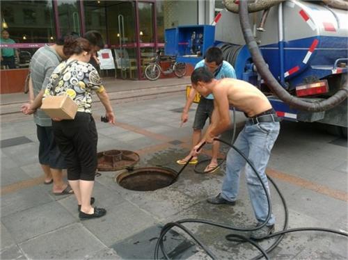 新闻:济宁市汶上县河道清淤抽河道污水