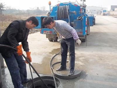 新闻:衢州市江山市河道清淤抽河道污水
