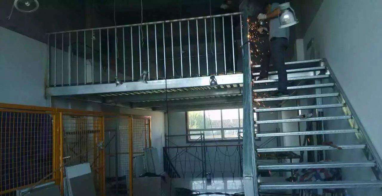 广州钢结构阁楼安装钢结构玻璃雨棚定做安装