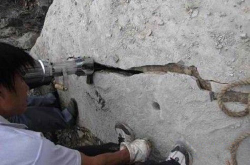 山东威海岩石拆除新型液压分裂机械多少钱