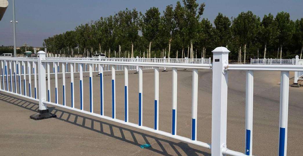 华禹组装式交通市政护栏锌钢道路护栏标准款