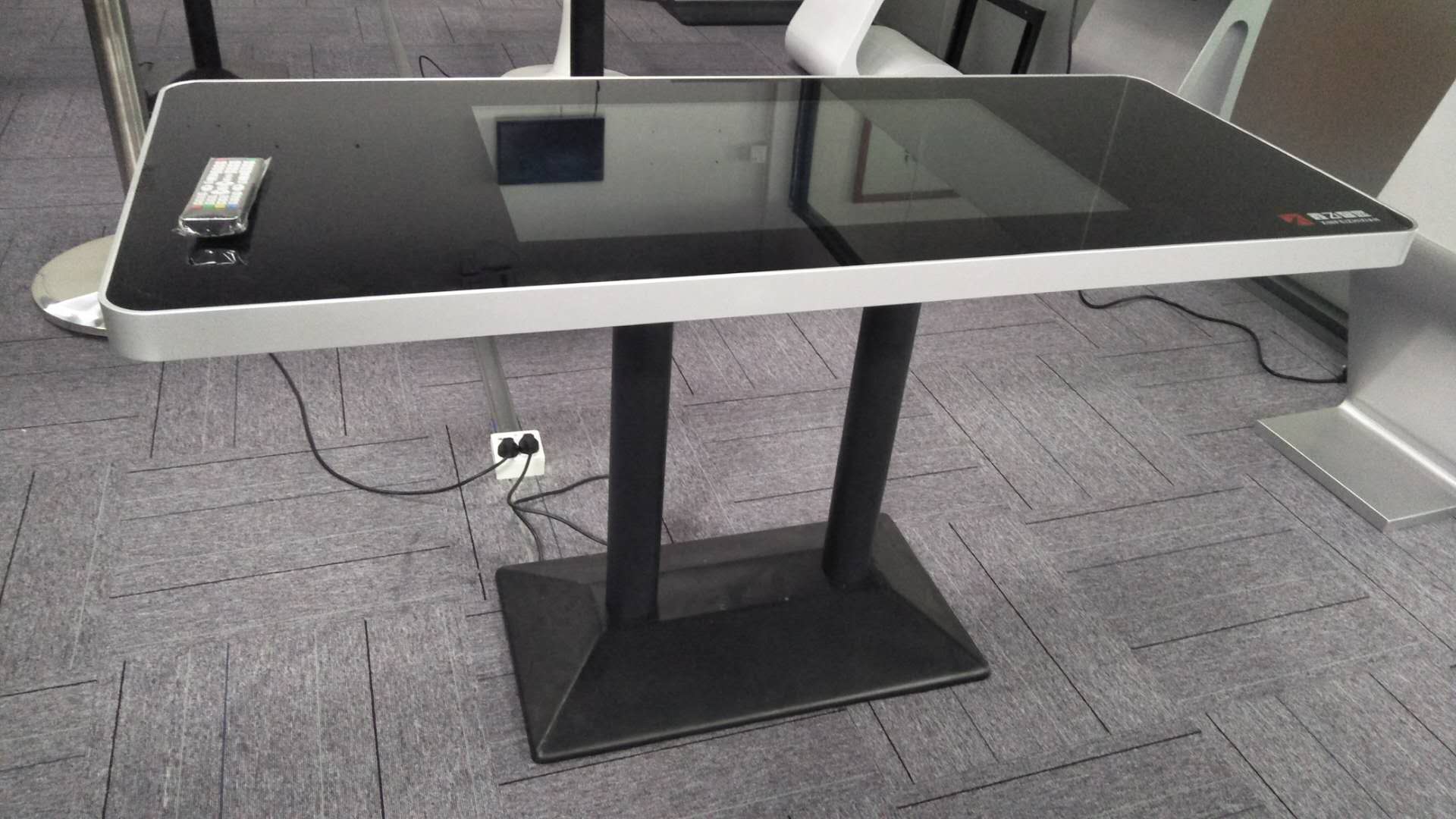 32寸智能餐桌多动能点餐桌液晶触摸一体机酒店用