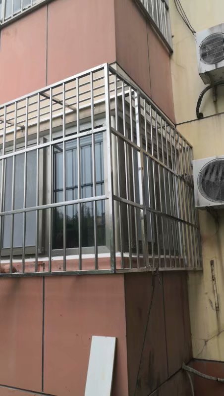 北京东城北新桥周边安装防盗窗不锈钢护栏防盗门