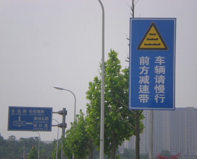 贵州最专业的交通设施标志供应商
