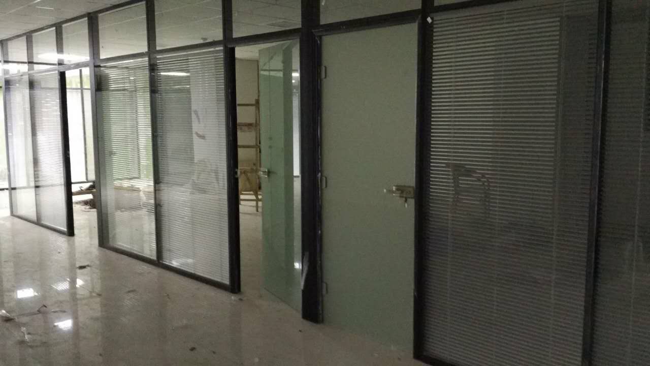 聚美隔墙厂家推荐双玻百叶隔断    办公室 玻璃隔断