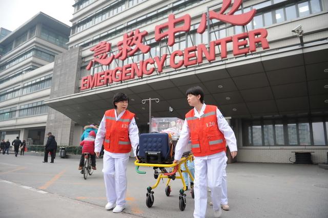 重庆救护车出租带呼吸机救护车出租