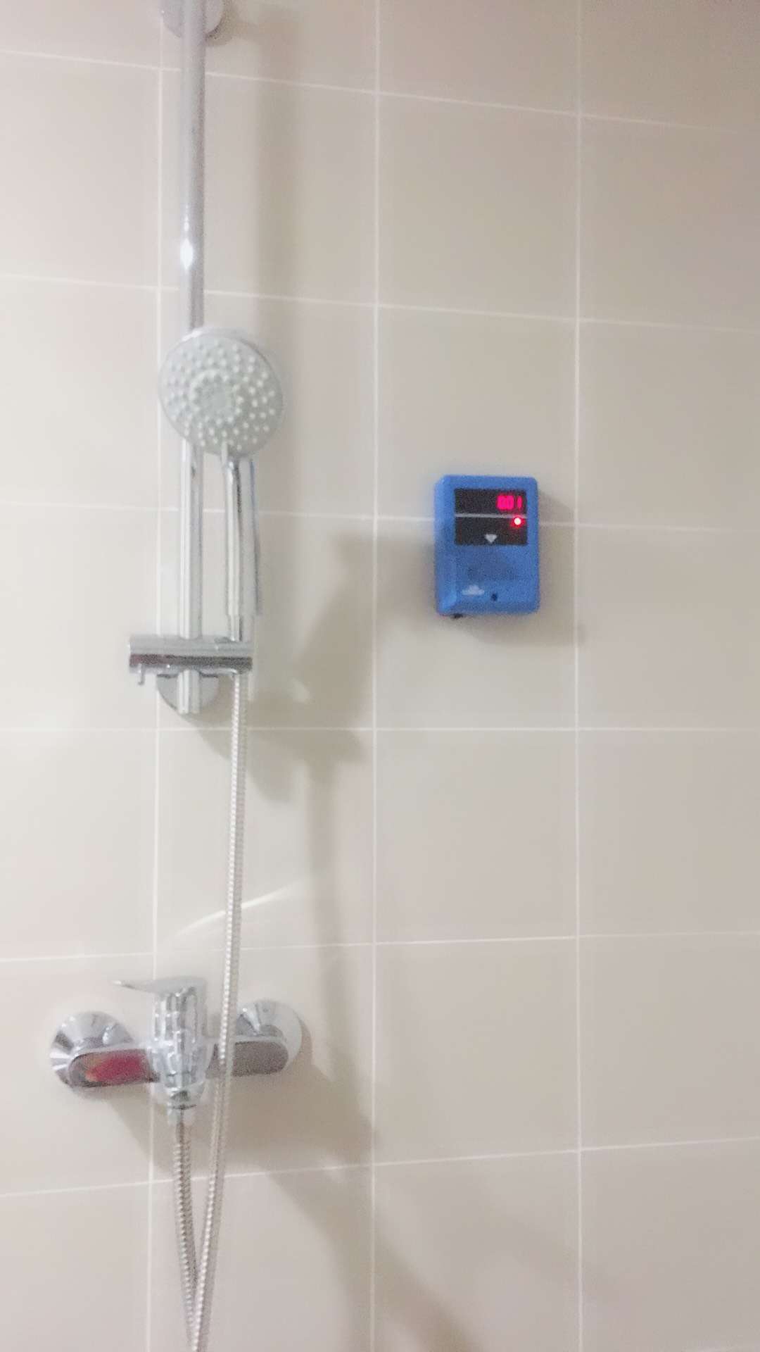 福建电热水器刷卡收费系统/IC取水刷卡计费水控机、插卡式淋浴水龙头