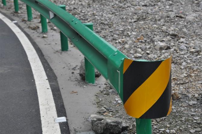 高速公路防撞护栏板 公路波形护栏价格 热镀锌钢板道路防撞栏